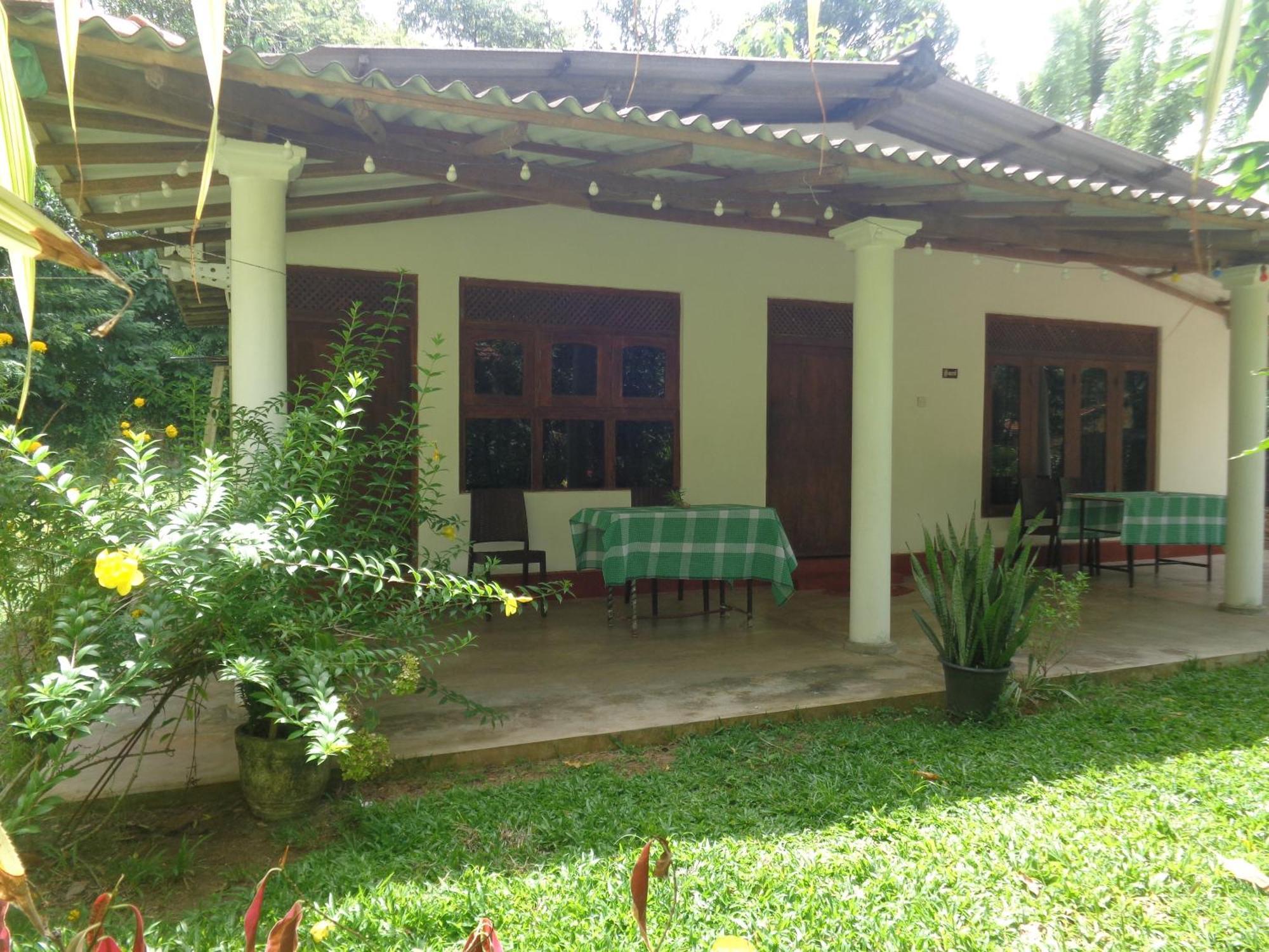 Green Valley Home Stay Талпе Экстерьер фото