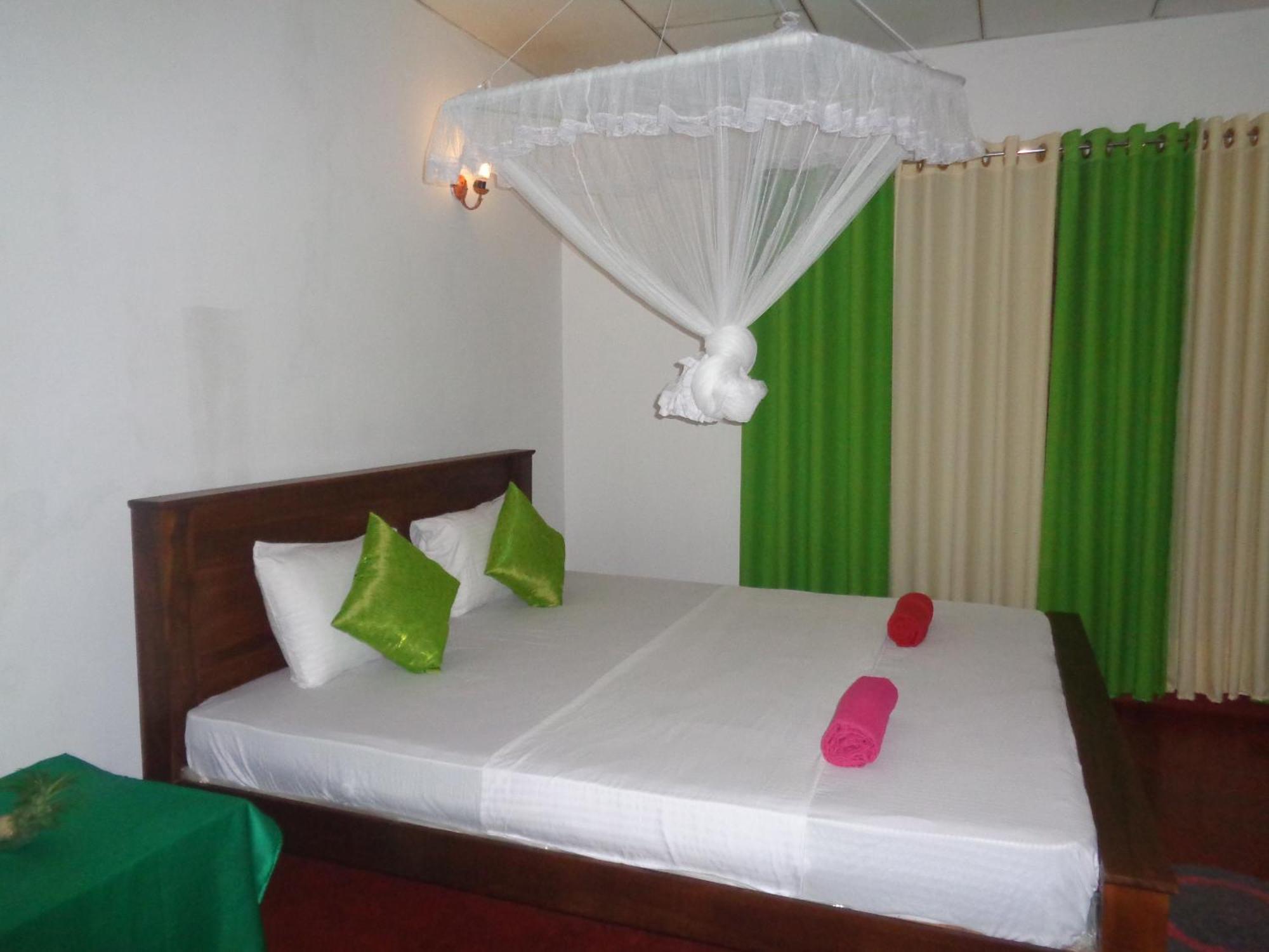 Green Valley Home Stay Талпе Экстерьер фото